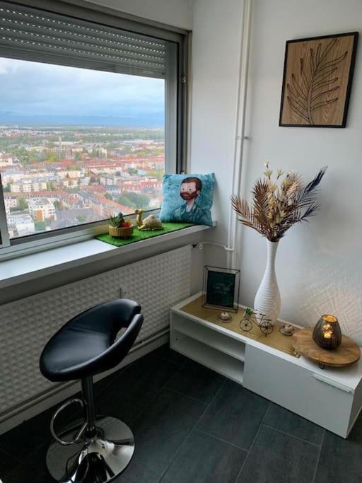 Grand Appartement 2 Chambres 5 Pers Max, Vue Panoramique Avec Parking Mulhouse Exterior photo